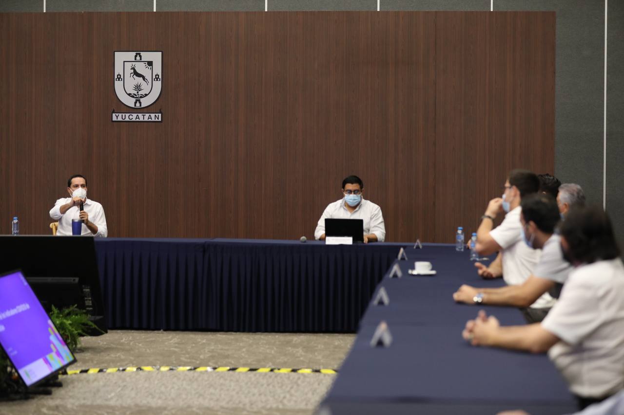 Vila Dosal se reúne con empresarios restauranteros de Yucatán